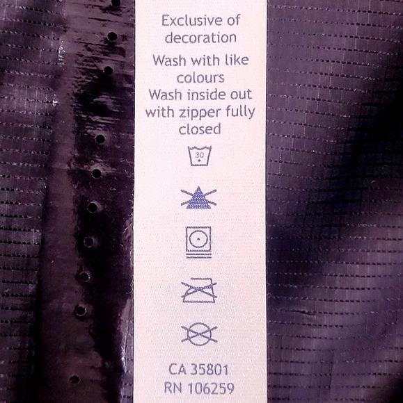 LULULEMON Run With It Running Jacket in Black sz 4 NWOT - Picture 14 of 15